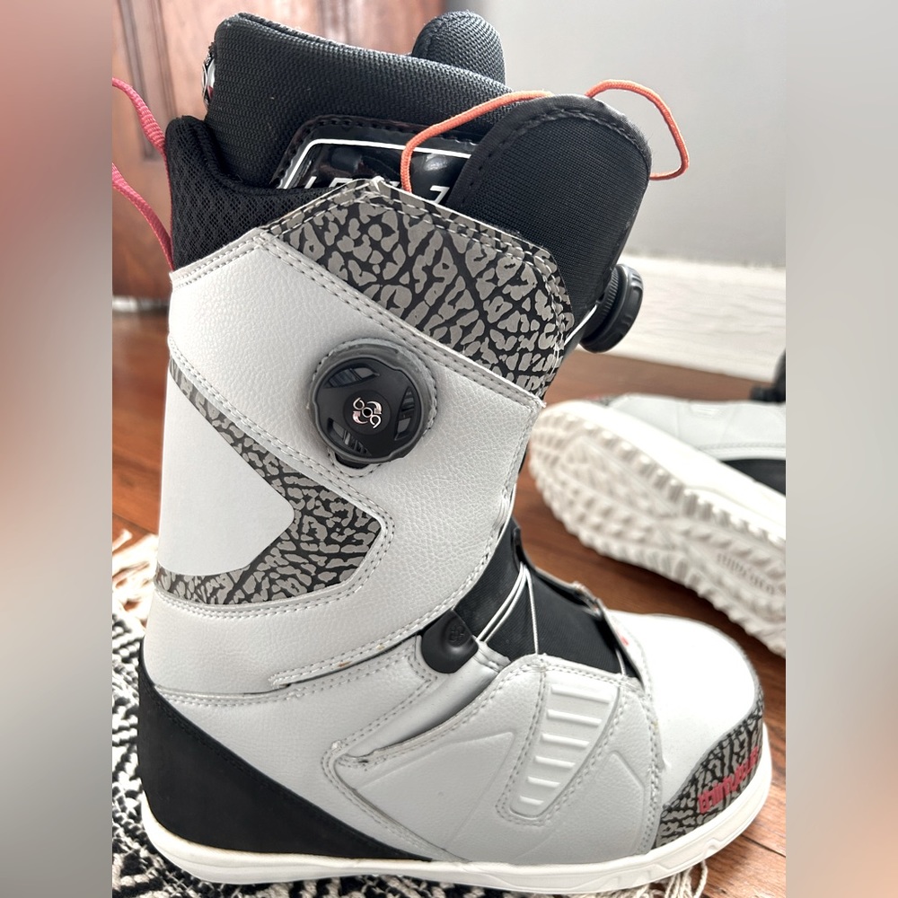 Men’s 2014 Thirty Two brand snowboard boots. Binary BOA’s Size 9